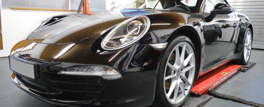 Aufbereitung Porsche 911 in Unischwarz.